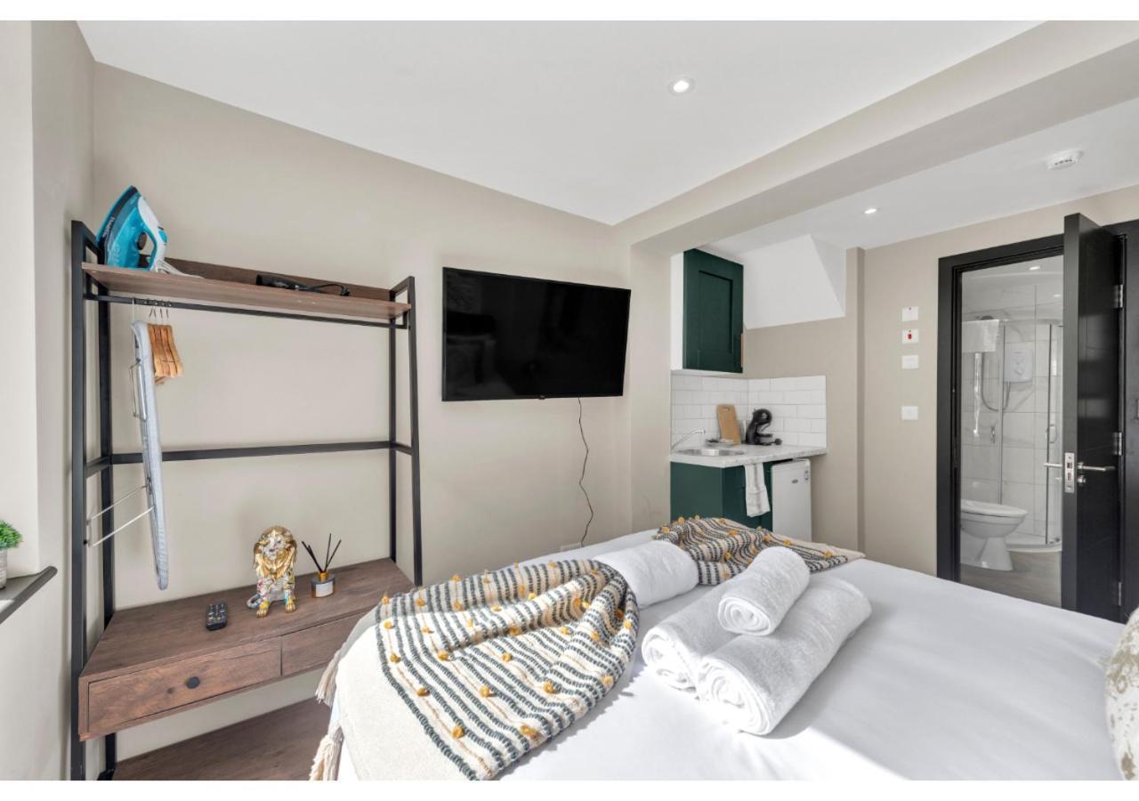 The Ultimate Hangout Spot: Modern London